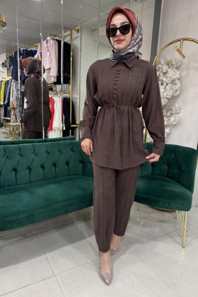 YAKASI PLİSELİ PANTOLONLU TAKIM Kahverengi