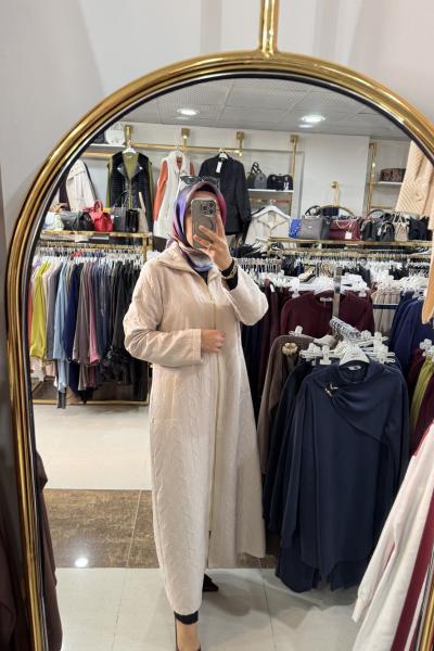 KAPİTONE GARNİLİ YANI ÇAKMALI MANTO Bej