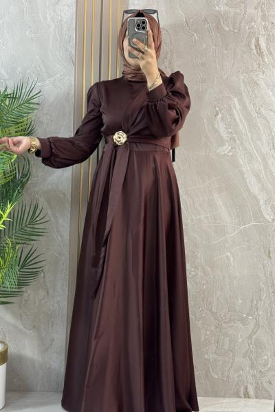 SATEN BROŞ DETAYLI ELBİSE  Kahverengi