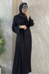 YAKASI TAŞLI GENİŞ KOL KESİM ELBİSE  Siyah