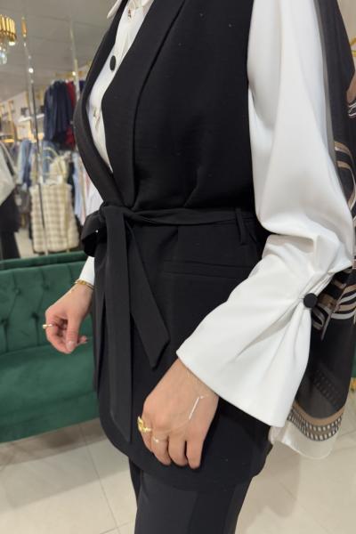 SİYAH DÜĞMELİ BEYAZ GÖMLEK Beyaz