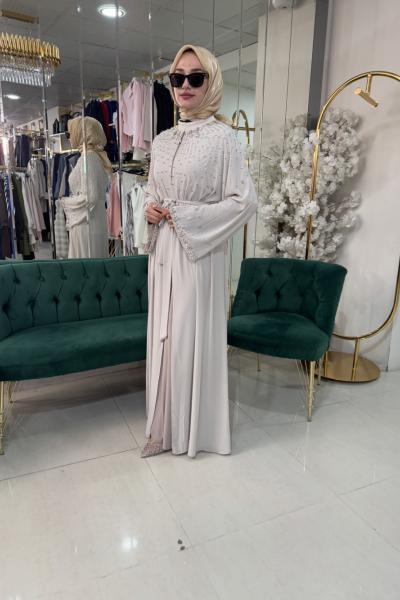 YAKA ÇERÇEVESİ VE KOL UÇLARI TAŞ BASKILI ŞİFON ABİYE Bej